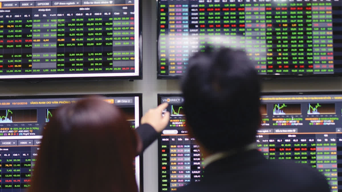 Thị trường chứng khoán Việt Nam ngập trong sắc xanh phiên cuối 2020